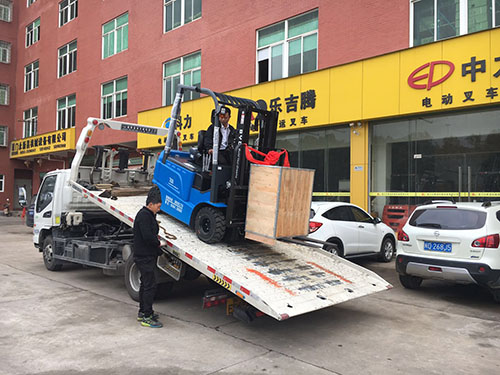 廈門電動(dòng)叉車公司，銷售比亞迪電動(dòng)叉車2.5噸一臺