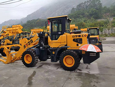 恭喜羅總喜提新車(chē)，山宇裝載機(jī)940走起，山宇重工，助您成功！